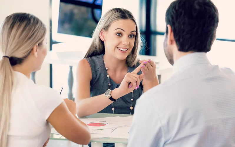 How to make a good impression at a job interview?