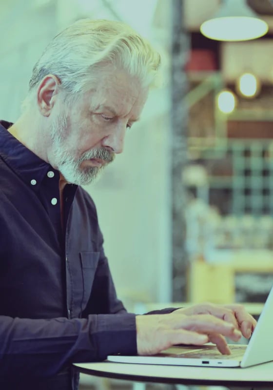 Czy pracownicy 50+ mają pod górkę na rynku pracy?